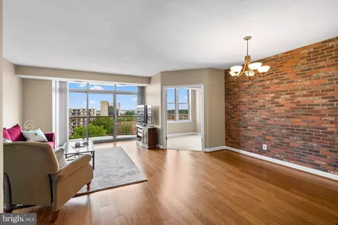 5000 Battery Ln #905, Bethesda, MD 20814