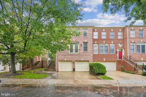 1140 Regal Oak Dr, Rockville, MD 20852