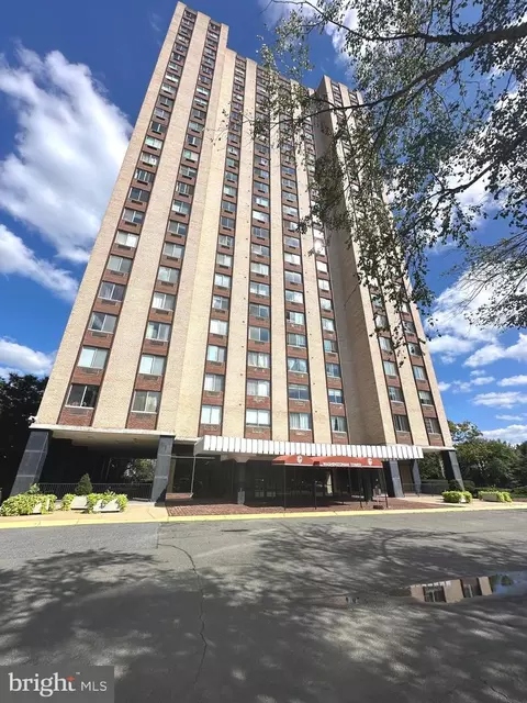 9701 Fields Rd #805, Gaithersburg, MD 20878