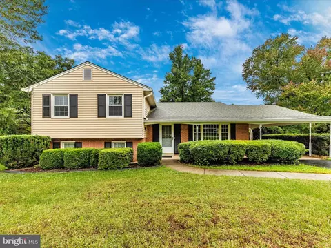 19124 Plummer Dr, Germantown, MD 20876