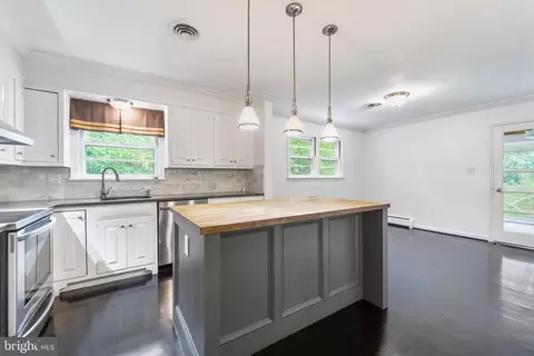 10610 Kinloch Rd, Silver Spring, MD 20903 photo 13