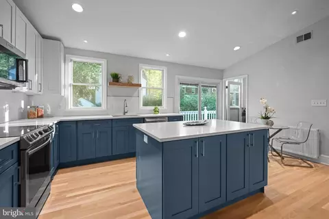 4921 Chevy Chase Blvd, Chevy Chase, MD 20815