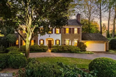 7104 Heathwood Ct, Bethesda, MD 20817