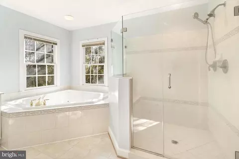 Bath - 19328 Cissel Manor Dr, Poolesville, MD 20837 photo 3 of 7