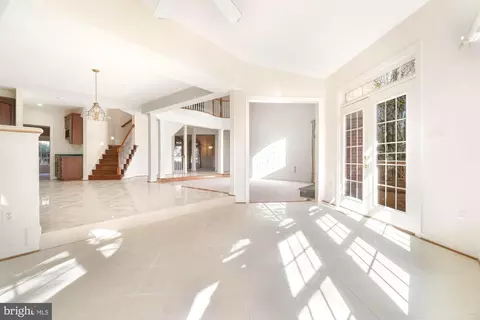 Living - 19328 Cissel Manor Dr, Poolesville, MD 20837 photo 4 of 8