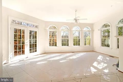 Living - 19328 Cissel Manor Dr, Poolesville, MD 20837 photo 5 of 8