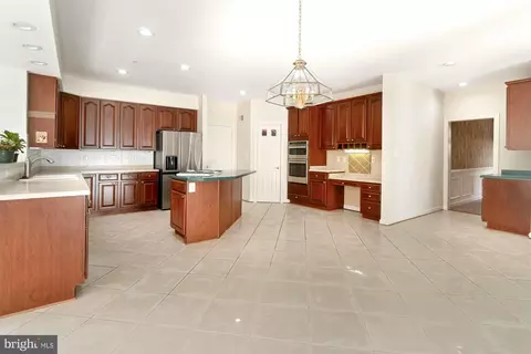 Kitchen - 19328 Cissel Manor Dr, Poolesville, MD 20837 photo 1 of 5