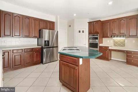 Kitchen - 19328 Cissel Manor Dr, Poolesville, MD 20837 photo 2 of 5