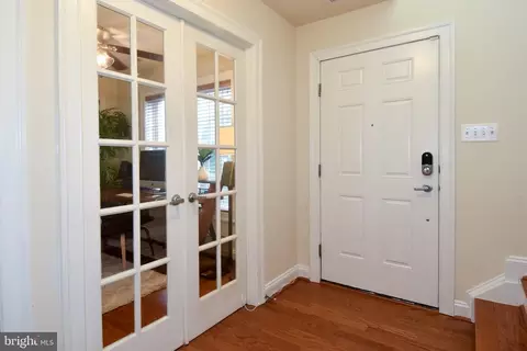 529 Cedar Spring St, Gaithersburg, MD 20877 photo 2