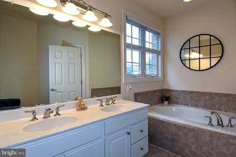 529 Cedar Spring St, Gaithersburg, MD 20877 photo 32