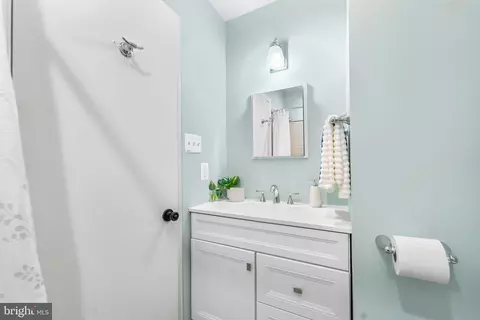 Bath - 12838 Littleton St, Silver Spring, MD 20906 photo 4 of 4