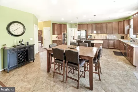 Kitchen - 17629 Cobb Ave, Poolesville, MD 20837 photo 4 of 4