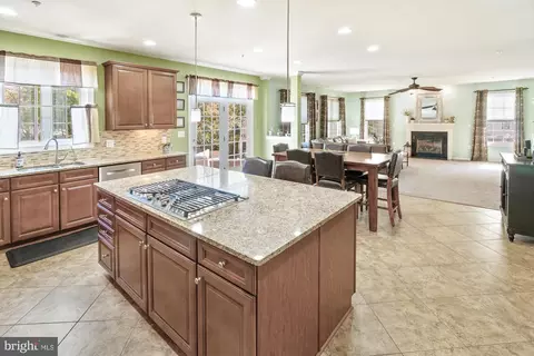 Kitchen - 17629 Cobb Ave, Poolesville, MD 20837 photo 3 of 4