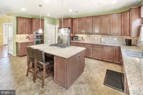 Kitchen - 17629 Cobb Ave, Poolesville, MD 20837 photo 2 of 4