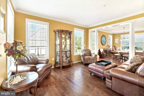 Living - 17629 Cobb Ave, Poolesville, MD 20837 photo 2 of 2