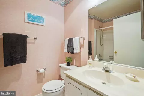Bath - 15316 Pine Orchard Dr #82-1C, Silver Spring, MD 20906 photo 4 of 4