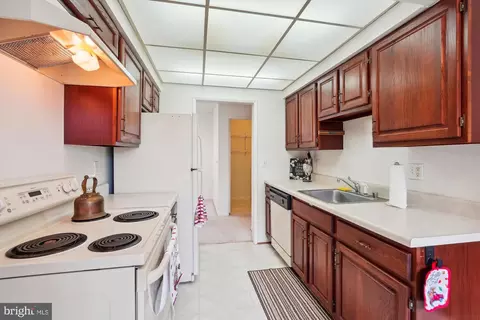 Kitchen - 15316 Pine Orchard Dr #82-1C, Silver Spring, MD 20906 photo 2 of 3