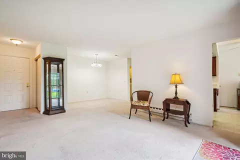 Living - 15316 Pine Orchard Dr #82-1C, Silver Spring, MD 20906 photo 3 of 4