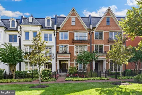 10853 Symphony Park Dr, North Bethesda, MD 20852