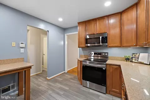 Kitchen - 10937 Bucknell Dr #19, Silver Spring, MD 20902 photo 3 of 6