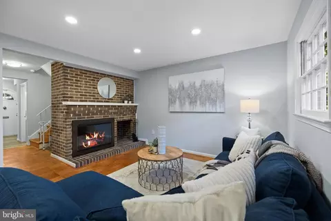 Living - 10937 Bucknell Dr #19, Silver Spring, MD 20902 photo 3 of 6