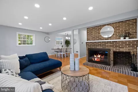 Living - 10937 Bucknell Dr #19, Silver Spring, MD 20902 photo 1 of 6