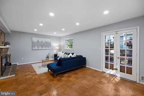 Living - 10937 Bucknell Dr #19, Silver Spring, MD 20902 photo 4 of 6