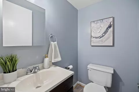 Bath - 10937 Bucknell Dr #19, Silver Spring, MD 20902 photo 1 of 3