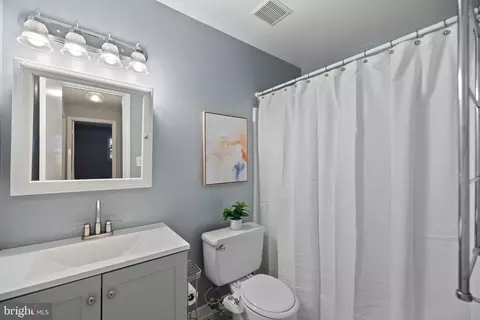 Bath - 10937 Bucknell Dr #19, Silver Spring, MD 20902 photo 3 of 3