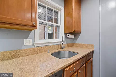 Kitchen - 10937 Bucknell Dr #19, Silver Spring, MD 20902 photo 5 of 6
