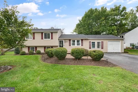 19204 Hempstone Ave, Poolesville, MD 20837 photo 2