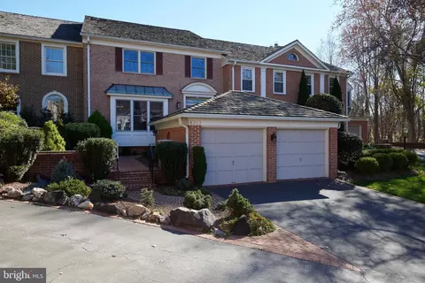 8303 Turnberry Ct, Potomac, MD 20859