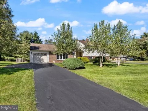 3801 Roseneath St, Olney, MD 20832