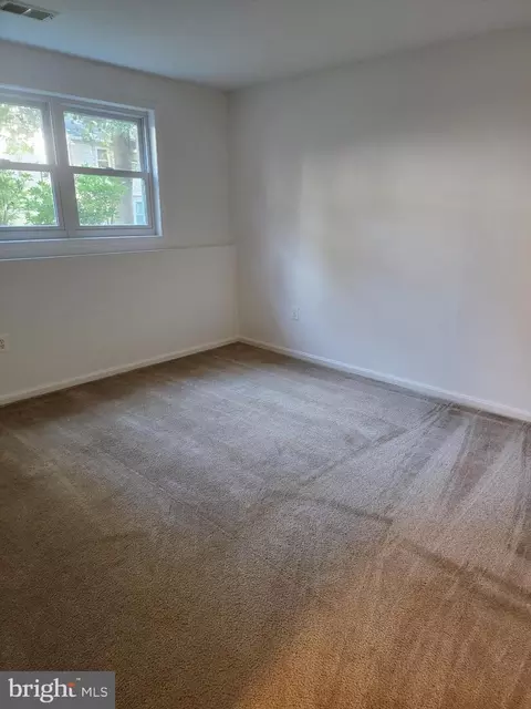 118 Kinsman View Cir, Silver Spring, MD 20901 photo 9