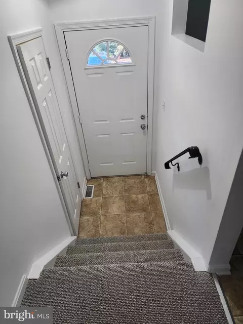 118 Kinsman View Cir, Silver Spring, MD 20901 photo 2