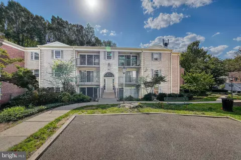 882 College Pkwy #204, Rockville, MD 20850