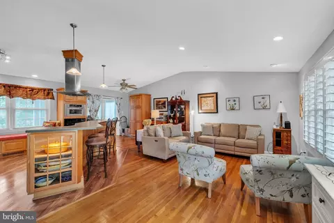13102 Foxhall Dr, Silver Spring, MD 20906 photo 5