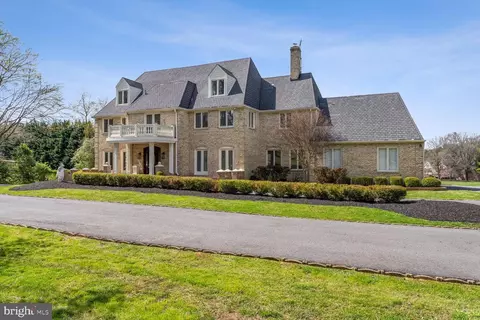 10230 Norton Rd, Potomac, MD 20854