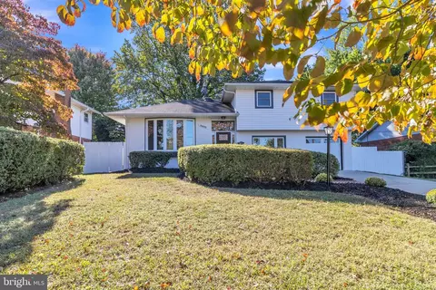 5900 Greentree Rd, Bethesda, MD 20817