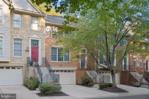11435 Hollowstone Dr, Rockville, MD 20852