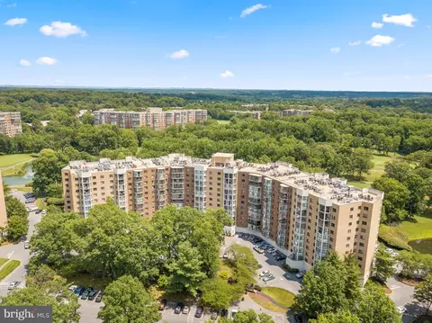 15107 Interlachen Dr #818, Silver Spring, MD 20906