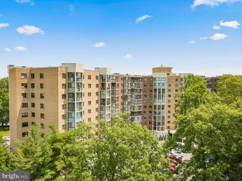 15107 Interlachen Dr #818, Silver Spring, MD 20906 photo 2