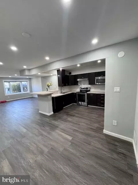Entry Way - 8811 Arliss St, Silver Spring, MD 20901 photo 2 of 15