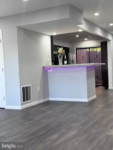 Entry Way - 8811 Arliss St, Silver Spring, MD 20901 photo 10 of 15