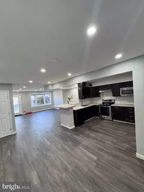 Entry Way - 8811 Arliss St, Silver Spring, MD 20901 photo 4 of 15
