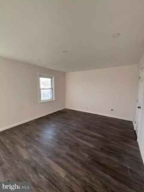Living - 8811 Arliss St, Silver Spring, MD 20901 photo 4 of 8