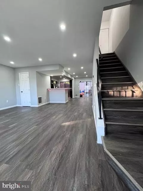 Entry Way - 8811 Arliss St, Silver Spring, MD 20901 photo 9 of 15