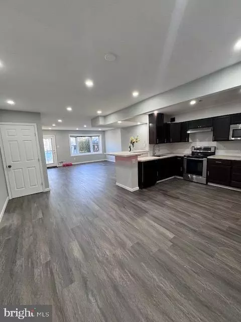 Entry Way - 8811 Arliss St, Silver Spring, MD 20901 photo 3 of 15