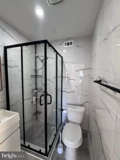 Bath - 8811 Arliss St, Silver Spring, MD 20901 photo 1 of 1