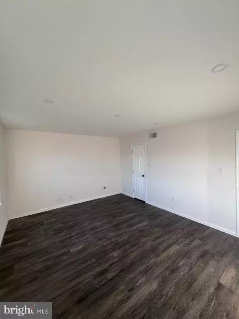Living - 8811 Arliss St, Silver Spring, MD 20901 photo 5 of 8
